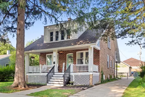 114 N Linden Ave, Westmont, IL 60559