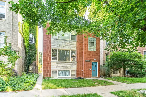 7530 N Oakley Ave, Chicago, IL 60645