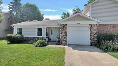 252 Hearthside Dr #A, Bloomingdale, IL 60108