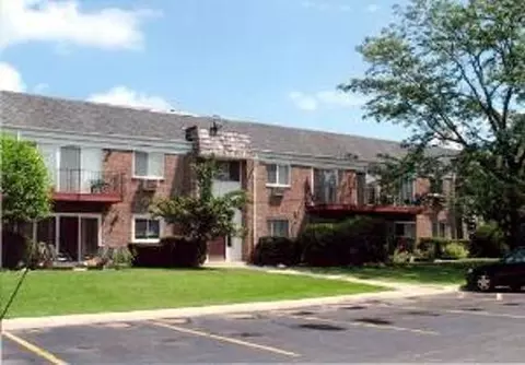 10369 Dearlove Rd #1C, Glenview, IL 60025