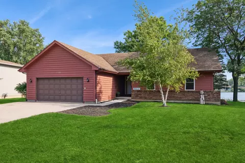 378 Northgate Rd, Lindenhurst, IL 60046