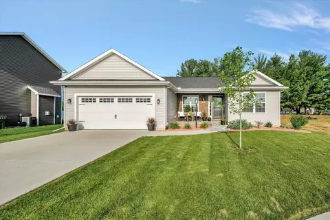 414 Red Bud Dr, Mahomet, IL 61853