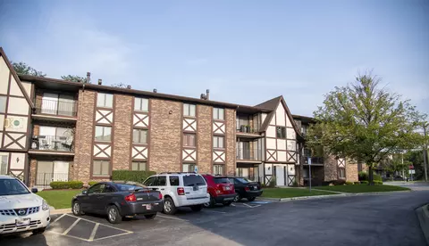 10504 Ridge Cove Dr #23D, Chicago Ridge, IL 60415