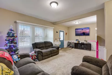 553 2nd Ave, Aurora, IL 60505 photo 2