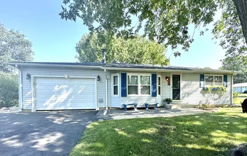 1983 Rosemary Cir, Sandwich, IL 60548