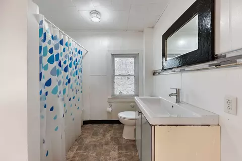 Bath - 416 N Dearborn Ave, Kankakee, IL 60901 photo 1 of 1