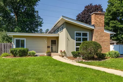 159 Woodland Rd, Libertyville, IL 60048