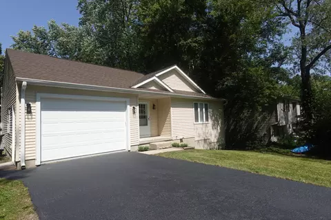 9202 Vine Ave, Wonder Lake, IL 60097