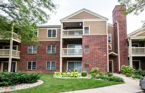 110 Glengarry Dr #10-105, Bloomingdale, IL 60108