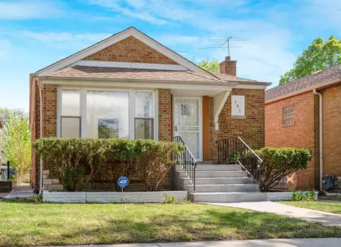 551 W 126th St, Chicago, IL 60628