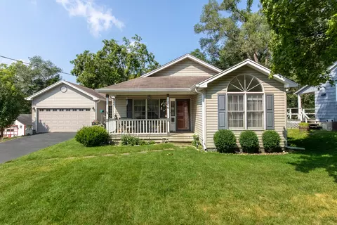220 Fulton St, South Elgin, IL 60177