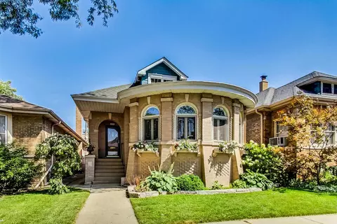 6155 N Maplewood Ave, Chicago, IL 60659