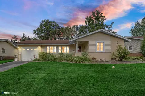 236 Holly Ln, Elk Grove Village, IL 60007