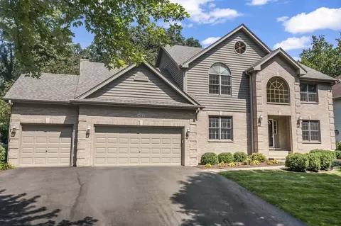 985 Forest Trl, Sugar Grove, IL 60554
