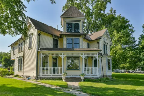 5702 South St, Richmond, IL 60071