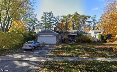 146 Evergreen Pkwy, Crystal Lake, IL 60012