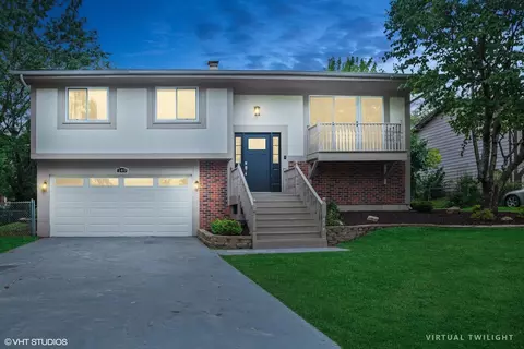 140 Greenway Dr, Bloomingdale, IL 60108