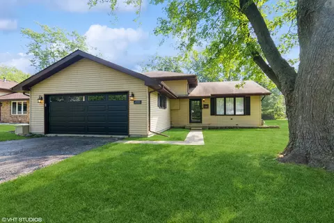 1555 Vincennes St, Crete, IL 60417