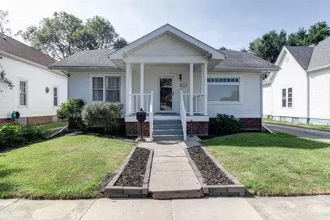 107 E Daggy St, Tuscola, IL 61953