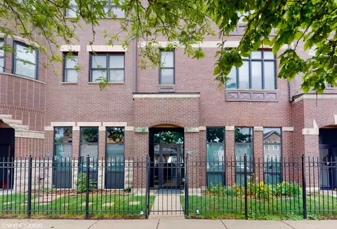 527 N Racine Ave #2, Chicago, IL 60642