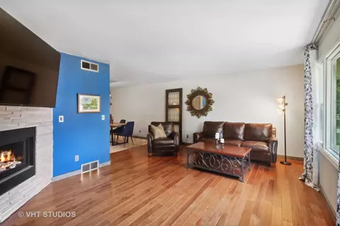 1902 Oak Leaf Dr, South Beloit, IL 61080 photo 11