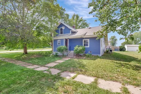 127 S High St, Elliott, IL 60933