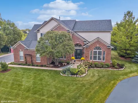 16 Rock River Ct, Algonquin, IL 60102