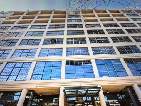 900 N Kingsbury St #964, Chicago, IL 60610