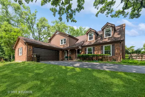 400 E Oakwood Dr, North Barrington, IL 60010