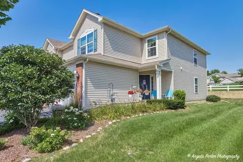 7062 Hidden Green Cir, Fox Lake, IL 60020
