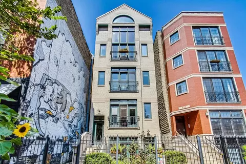 952 W Barry Ave #2, Chicago, IL 60657