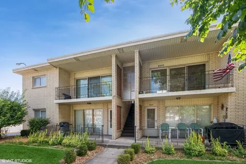 4645 W 95th St #2S, Oak Lawn, IL 60453