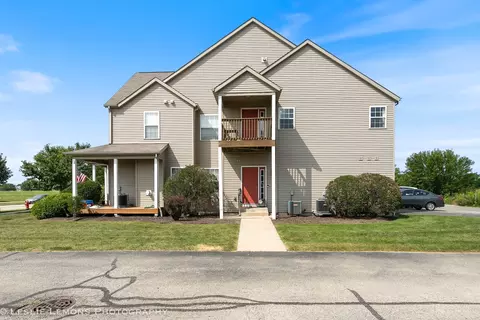 581 Stonegate Dr, Sycamore, IL 60178