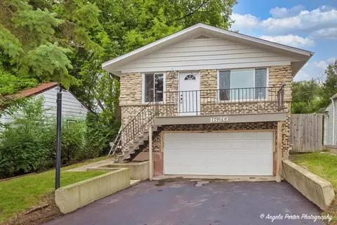 1620 Melrose Ave, Round Lake Beach, IL 60073