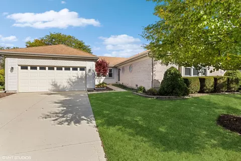 327 White Hall Ter, Bloomingdale, IL 60108