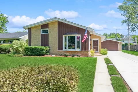 813 S Emerson St, Mount Prospect, IL 60056