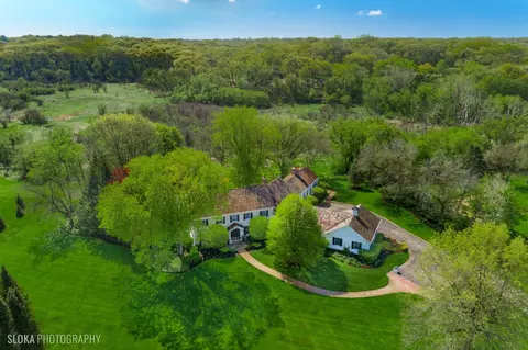 357 Deepwood Rd, Barrington Hills, IL 60010