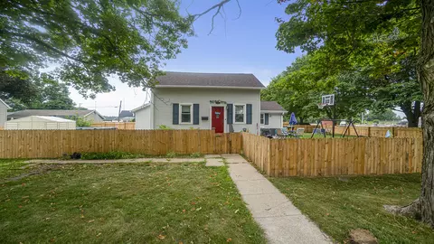 1105 S 3rd St, Oregon, IL 61061