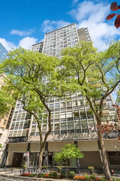 30 Elm St #18A, Chicago, IL 60611