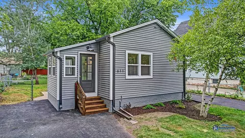 611 Wheeler St, Woodstock, IL 60098