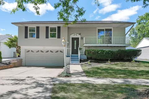 458 White Pine Rd, Buffalo Grove, IL 60089