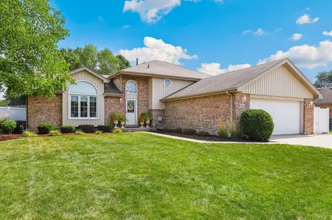 20331 S Green Meadow Ln, Frankfort, IL 60423