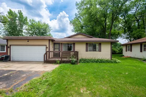 5213 Hunter Dr, Mchenry, IL 60050