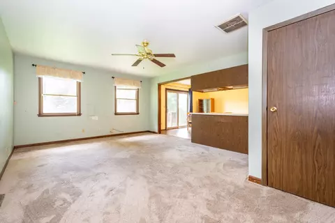 5213 Hunter Dr, Mchenry, IL 60050 photo 9