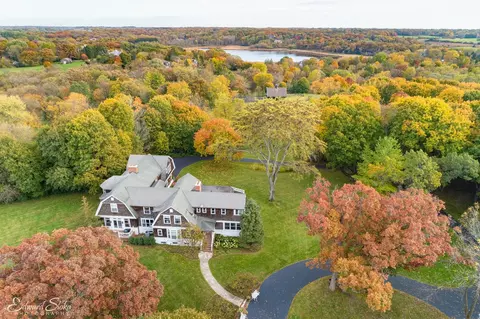260 Otis Rd, Barrington Hills, IL 60010