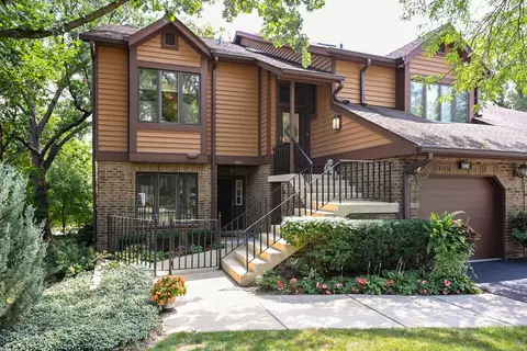 1002 Braemoor Dr #1002-A, Downers Grove, IL 60515