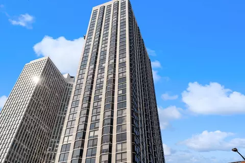 2650 N Lakeview Ave #4102, Chicago, IL 60614