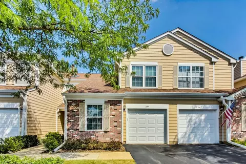 29 Taft Ct #A, Streamwood, IL 60107