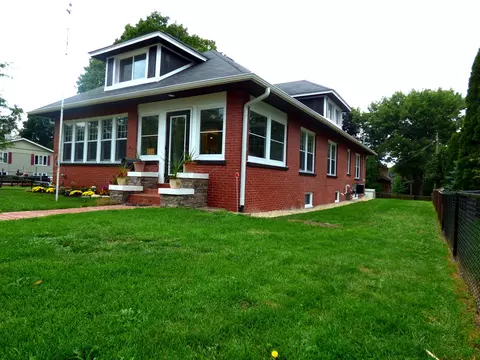 202 N Main St, Crystal Lake, IL 60014