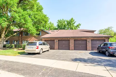 1835 Portsmouth Dr #9C, Lisle, IL 60532